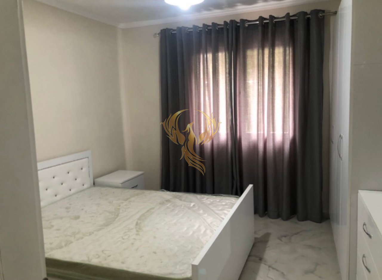 Jepet me qera apartament 1+1 tek Xhamlliku