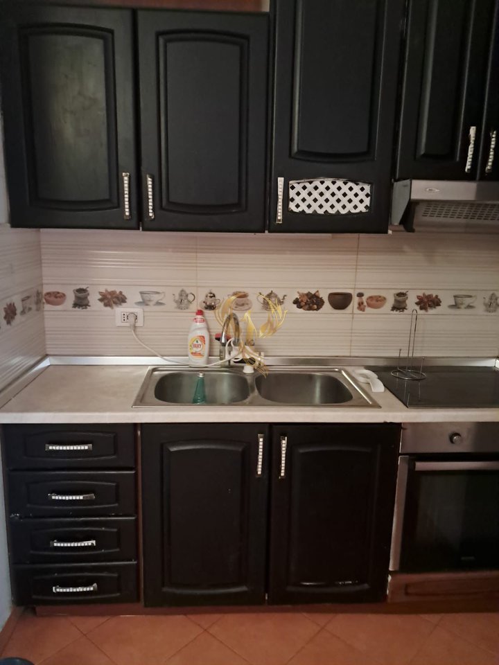 Affittasi appartamento 1+1 di fronte allo Stadio Air Albania.