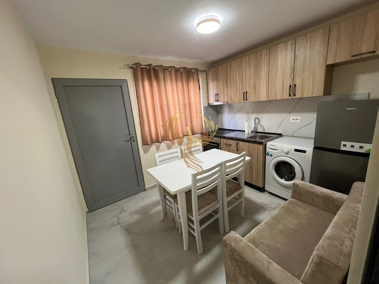 Jepet me Qera Hyrje 1+1 te Rruga e Dibres