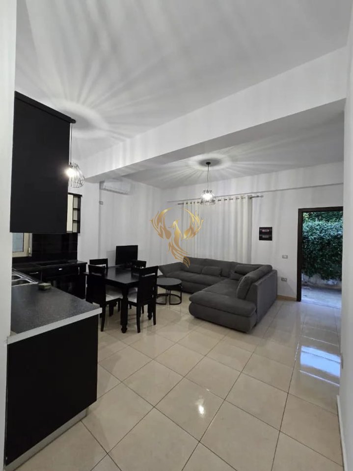 Affittasi ingresso 1+1 alle Vilat Gjermane