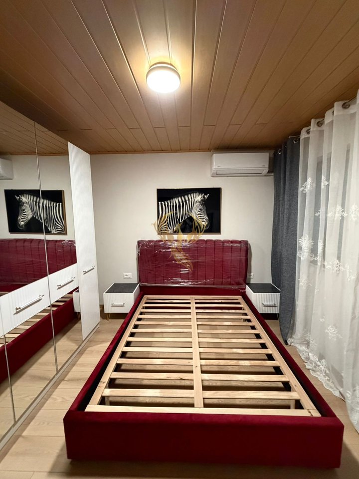 Jepet me qira Hyrje 1+1 tek Ish Parku i Autobusave