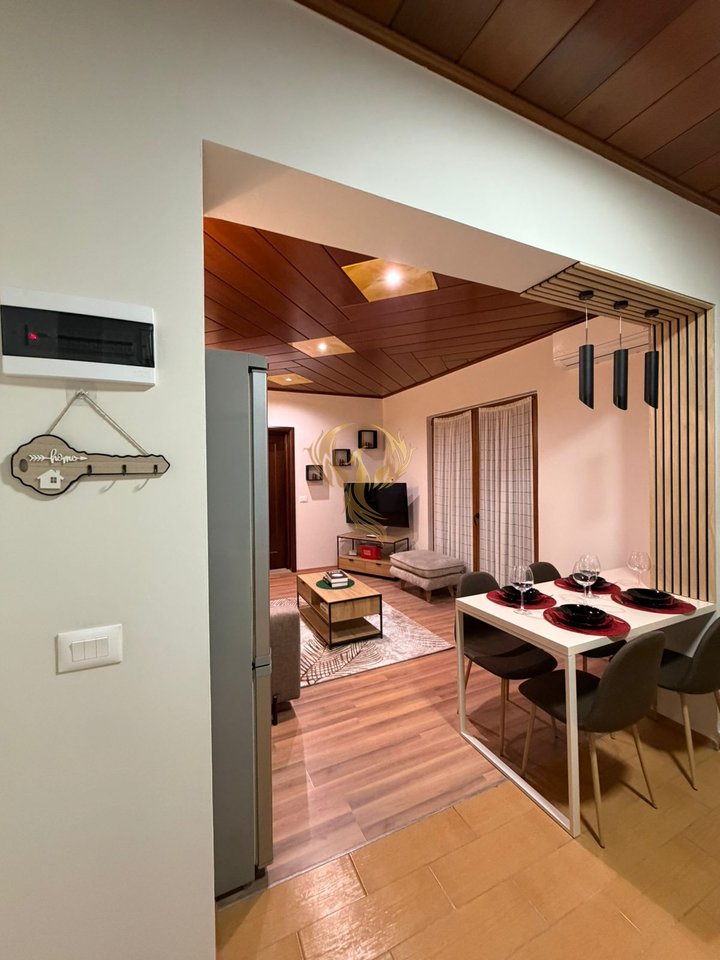 Jepet me qira Hyrje 1+1 tek Ish Parku i Autobusave