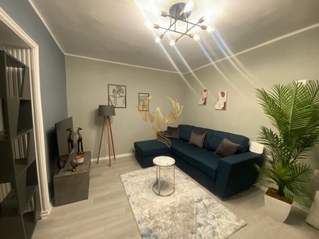 Jepet me Qera Apartament 1+1 te Rruga e Durresit