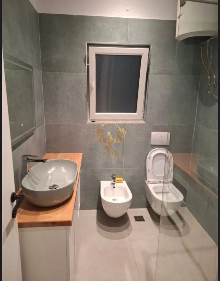 Jepet me qera Hyrje 1+1 e pabanuar me pare 30 min larg qendres se tiranes, prane Liqenit te Alltates