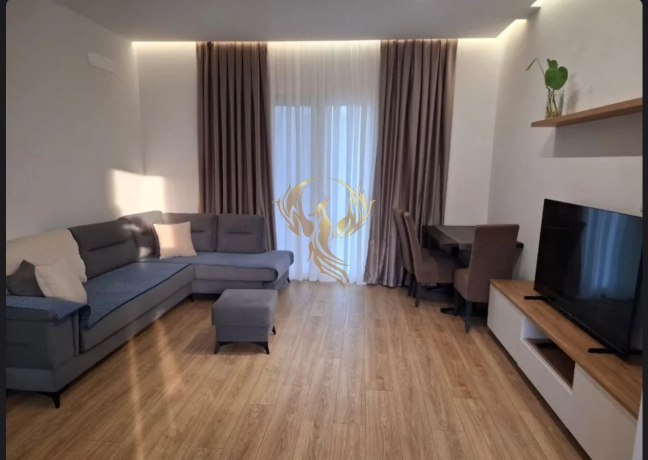 Jepet me qera Hyrje 1+1 e pabanuar me pare 30 min larg qendres se tiranes, prane Liqenit te Alltates