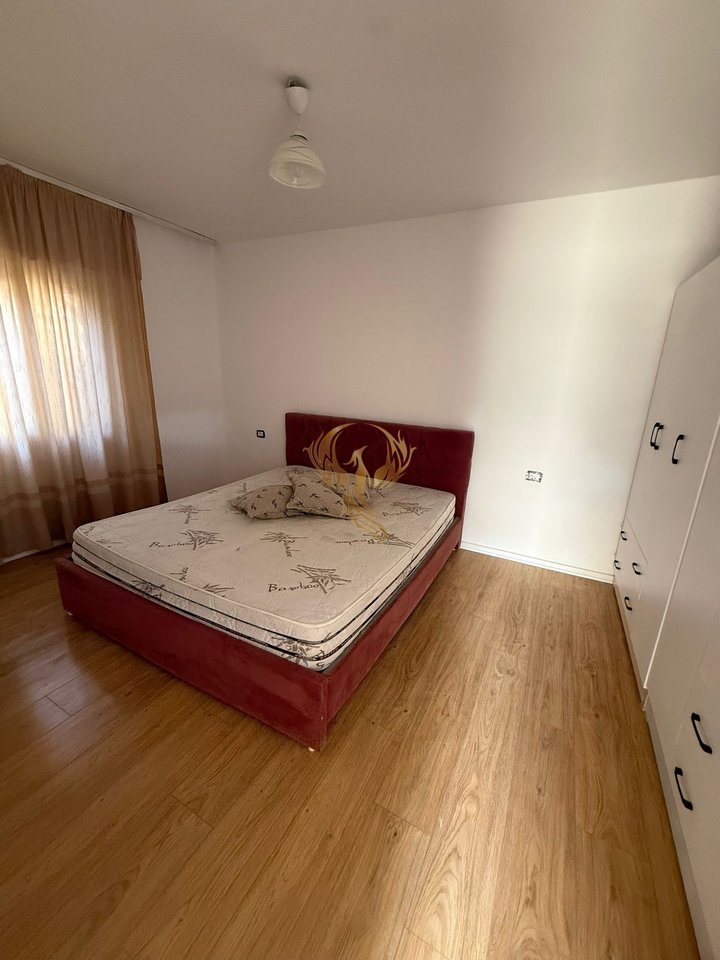Jepet me qera apartament 1+1+verande tek 21 Dhjetori