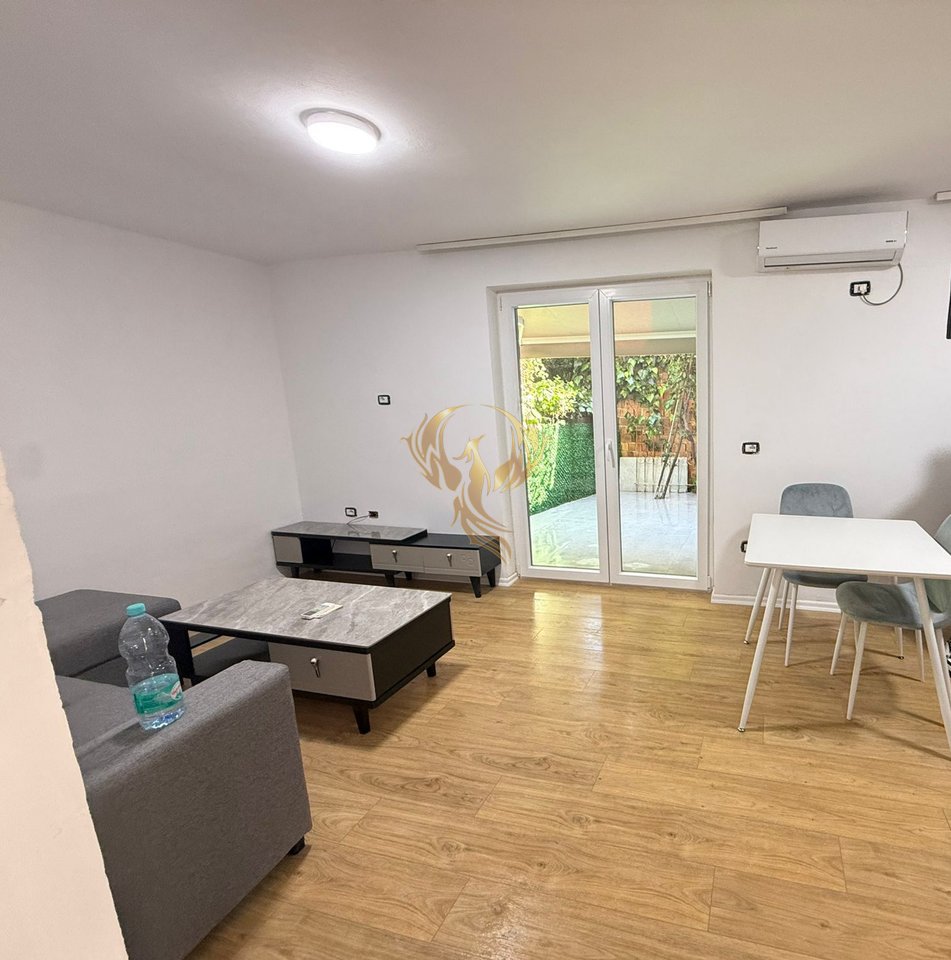 Jepet me qera apartament 1+1+verande tek 21 Dhjetori