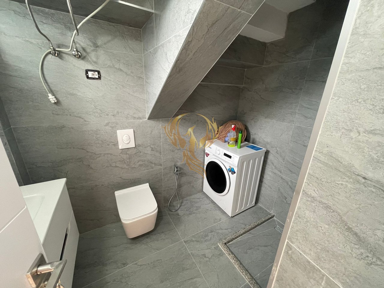 Jepet me qera apartament 1+1+verande tek ish parku