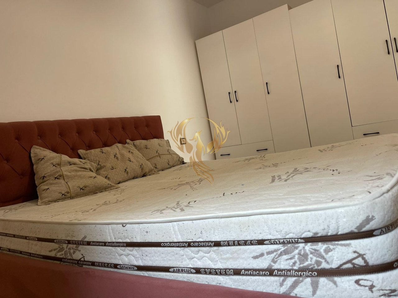 Jepet me qera apartament 1+1+verande tek ish parku