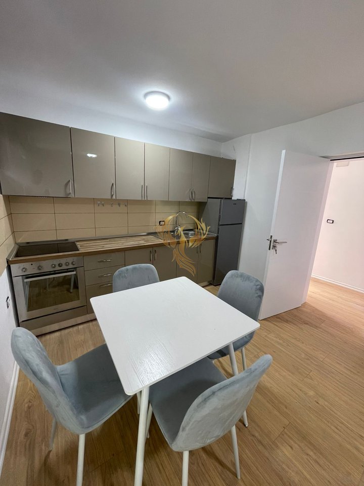 Jepet me qera apartament 1+1+verande tek ish parku