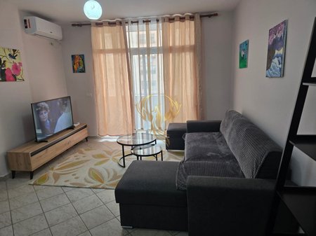 1+1 apartment for rent in Komuna Parisit