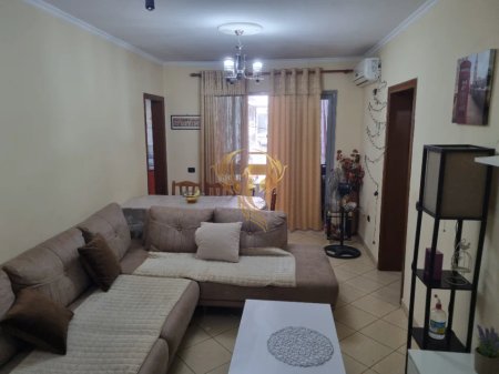 Jepet me qira Apartment 2+1 te Bulevardi Bajram Curri