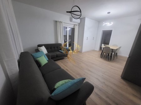 Jepet me qira Hyrje 1+1 te Ish Parku Autobusave