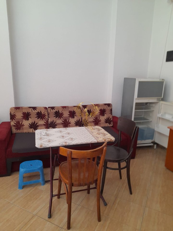 Monolocale in affitto a Bulevardi i Ri