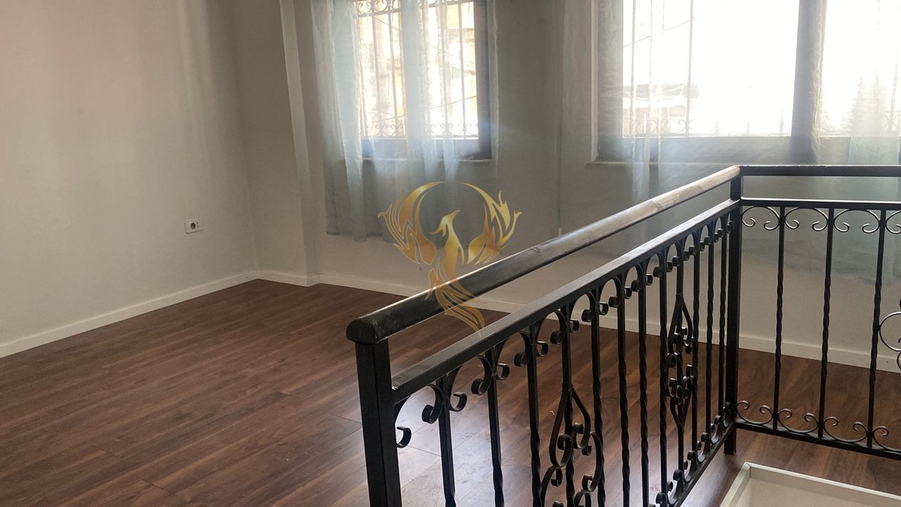 Jepet me qera Ambjent Biznesi dublex ne Qender