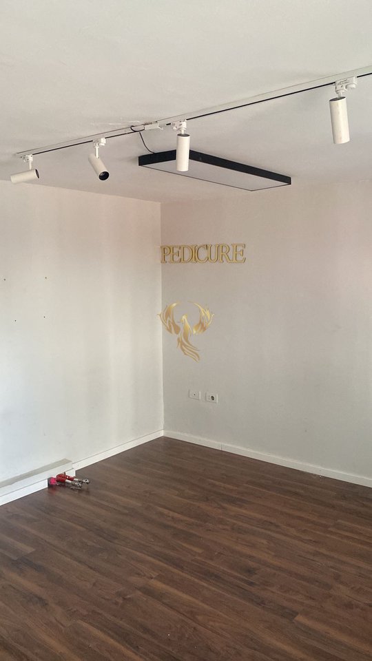 Jepet me qera Ambjent Biznesi dublex ne Qender