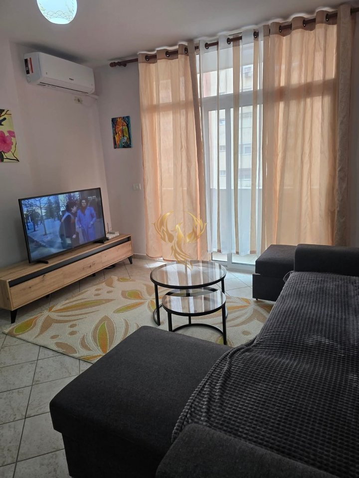 1+1 apartment for rent in Komuna Parisit