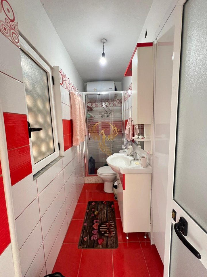 Jepet me qera apartament 1+1 tek rruga e Barrikadave