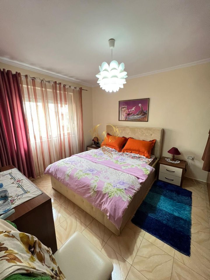 Jepet me qera apartament 1+1 tek rruga e Barrikadave