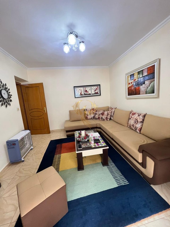 Jepet me qera apartament 1+1 tek rruga e Barrikadave