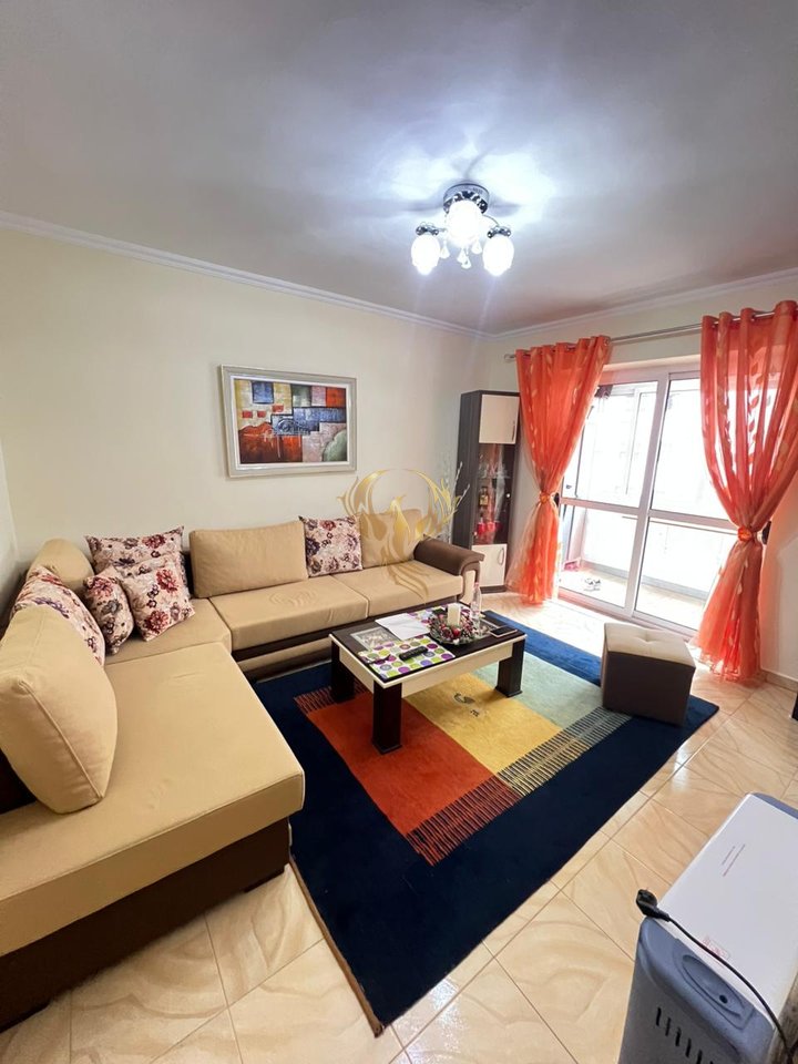 Jepet me qera apartament 1+1 tek rruga e Barrikadave