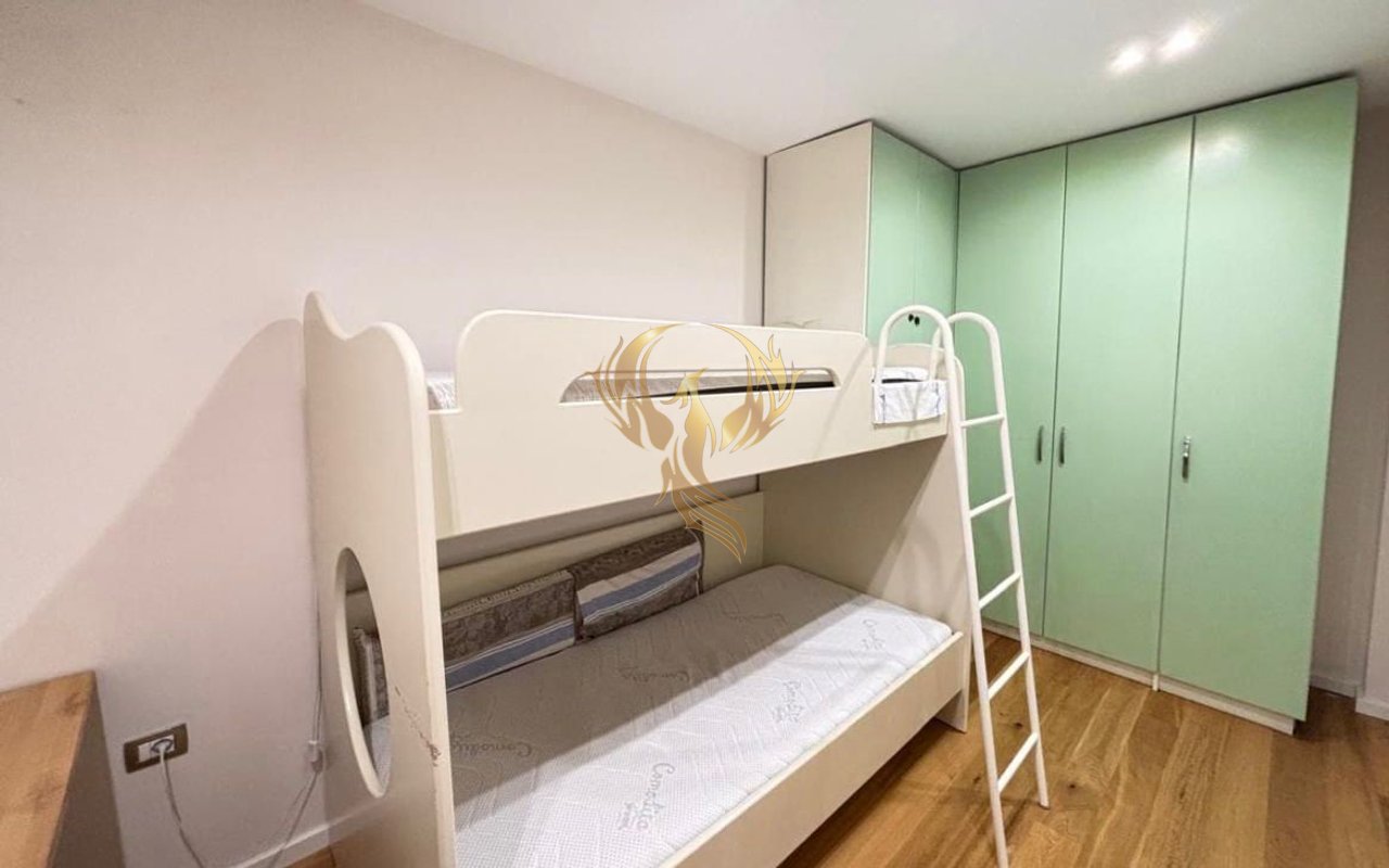 Jepet me qira Apartament 3+1 te Shkolla e Kuqe