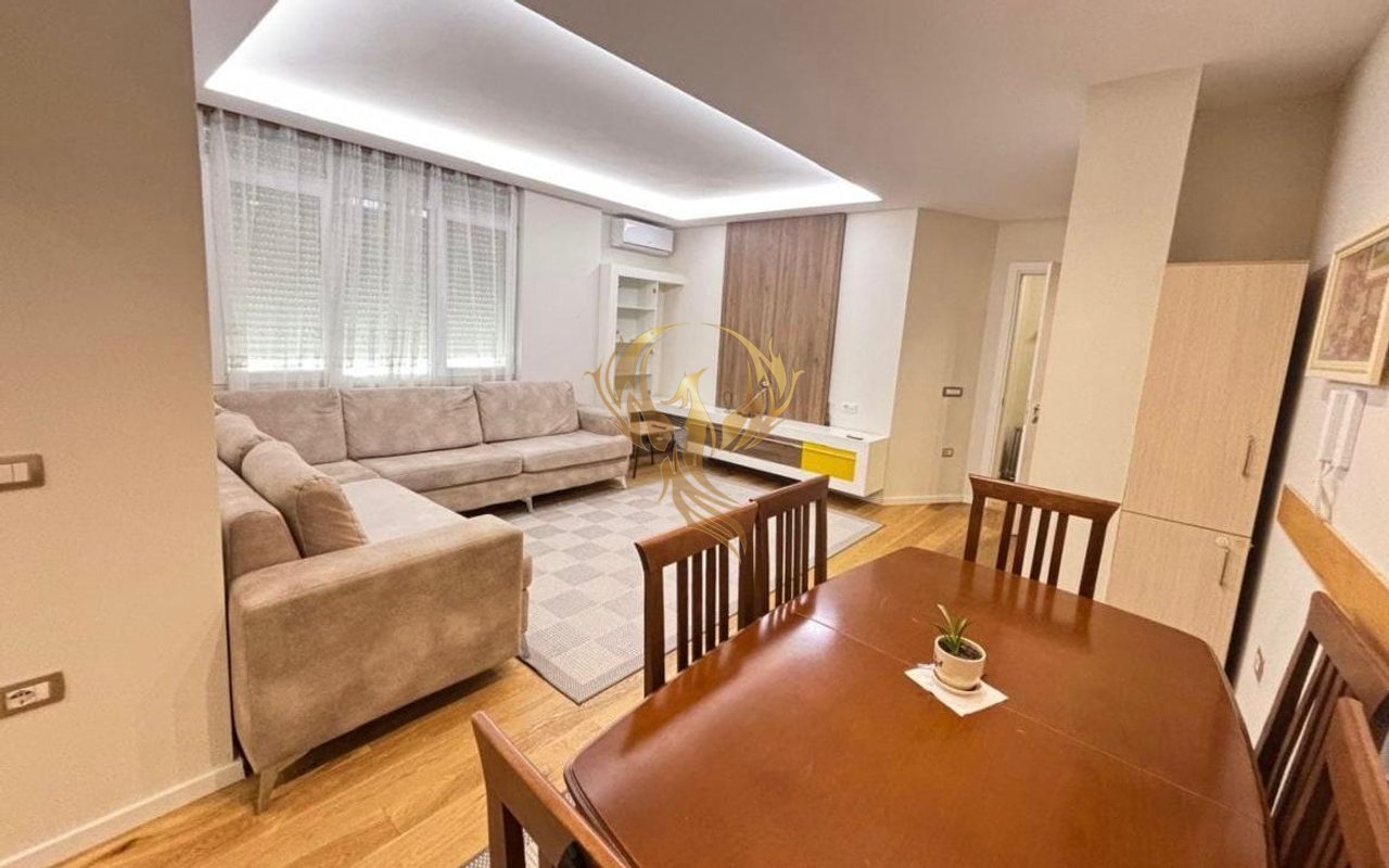 Jepet me qira Apartament 3+1 te Shkolla e Kuqe