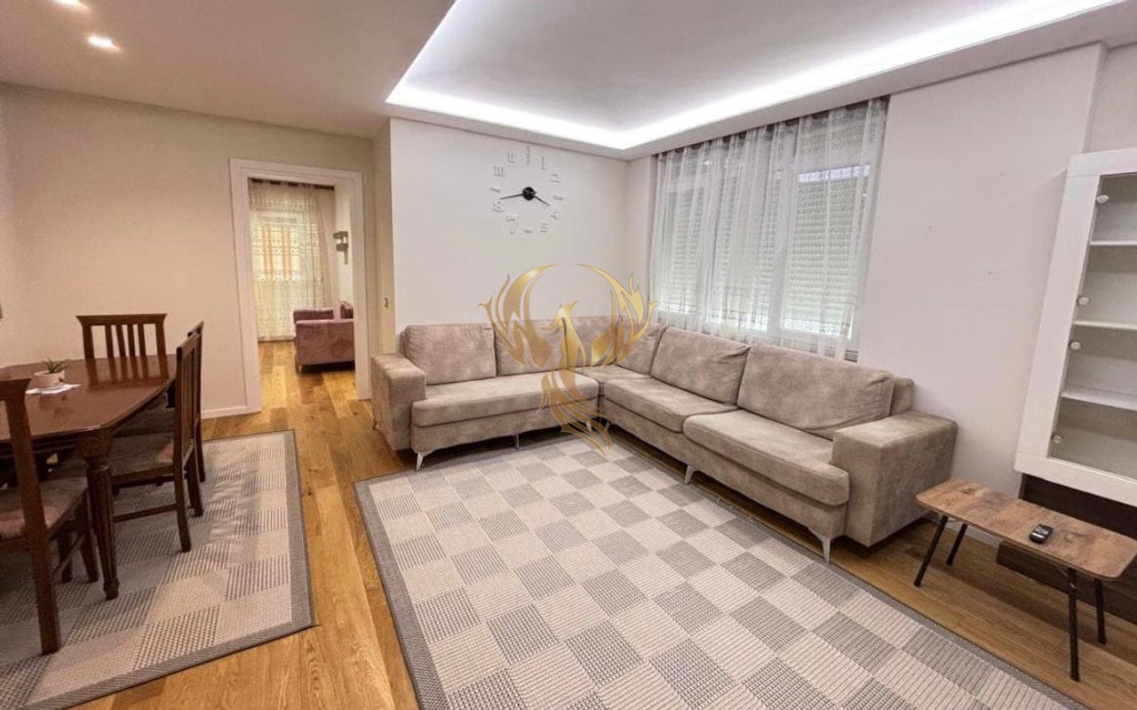 Jepet me qira Apartament 3+1 te Shkolla e Kuqe
