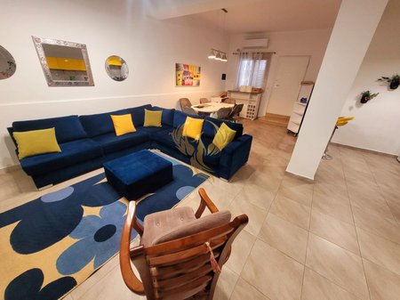 Jepet me qira Hyrje 1+1 ne Brryl