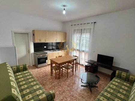 Jepet me qira Hyrje 2+1 ne Misto Mame