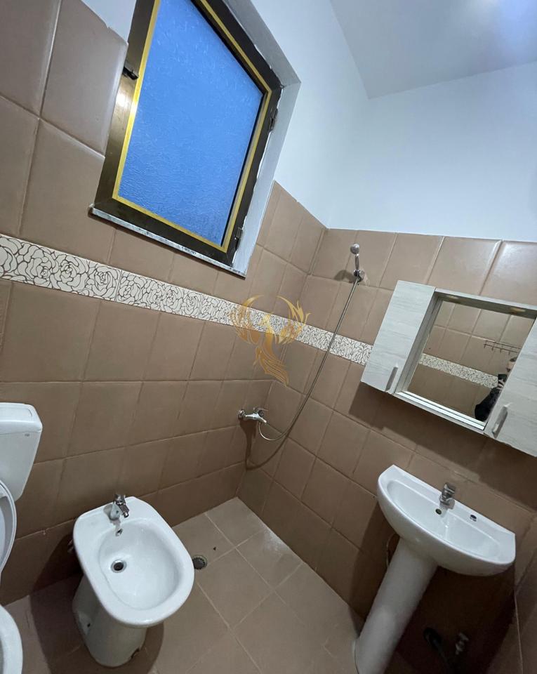 Jepet me Qera Hyrje 1+1 te Rruga e Elbasanit