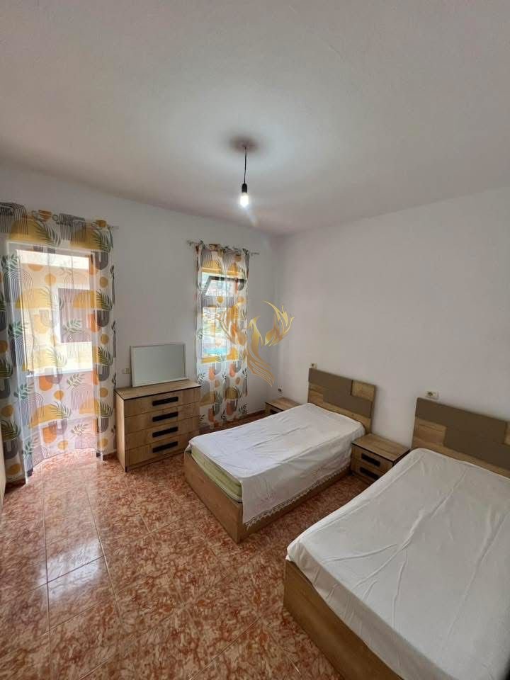 Jepet me qira Hyrje 2+1 ne Misto Mame