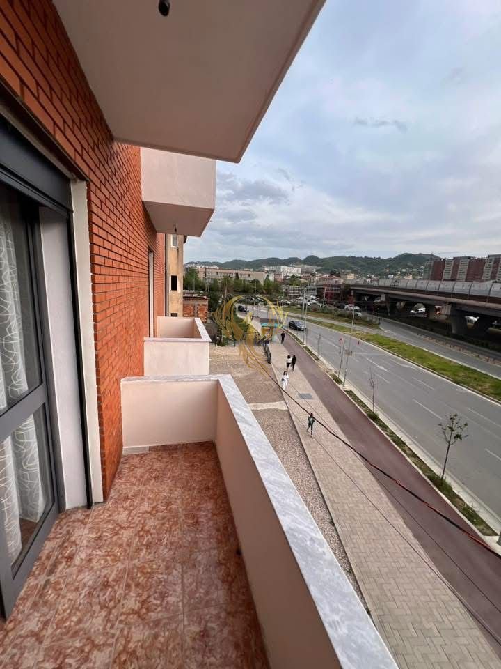 Jepet me qira Hyrje 2+1 ne Misto Mame