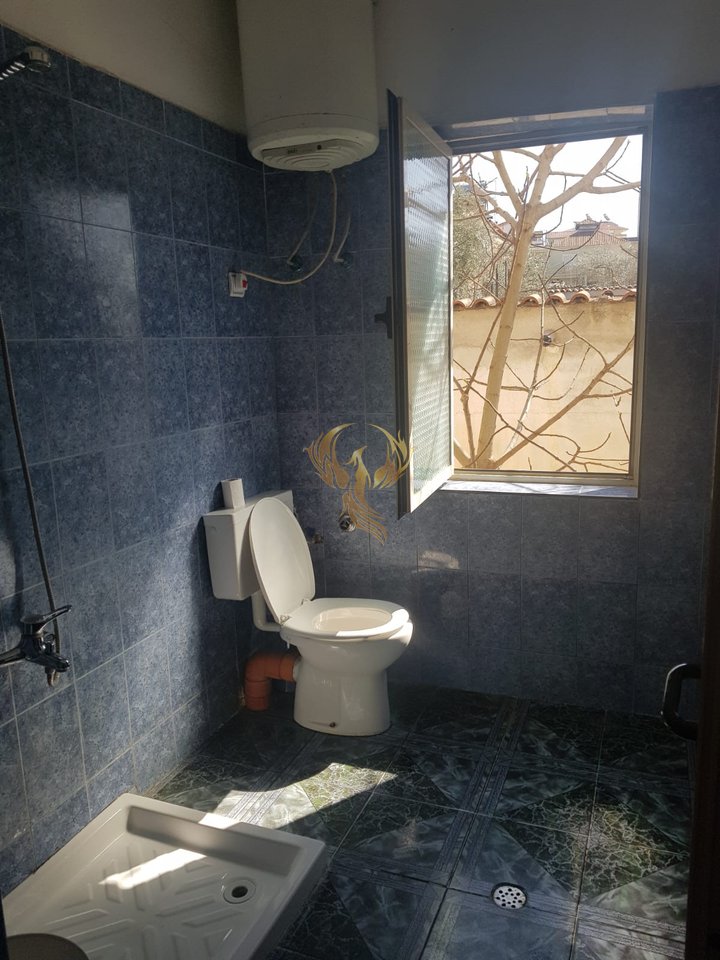 Jepet me qira Hyrje 2+1 tek Kristaq Capo