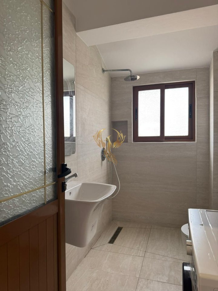 Affittasi ingresso 3+1+3 blocco a Selitë, vicino a Marin Barleti.