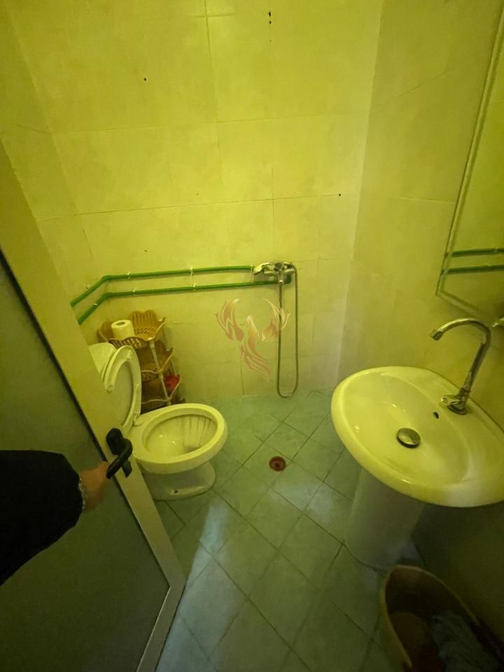 Shitet apartament 1+1 tek ne Fresk