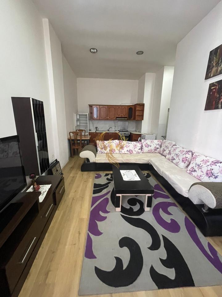 Shitet apartament 1+1 tek ne Fresk