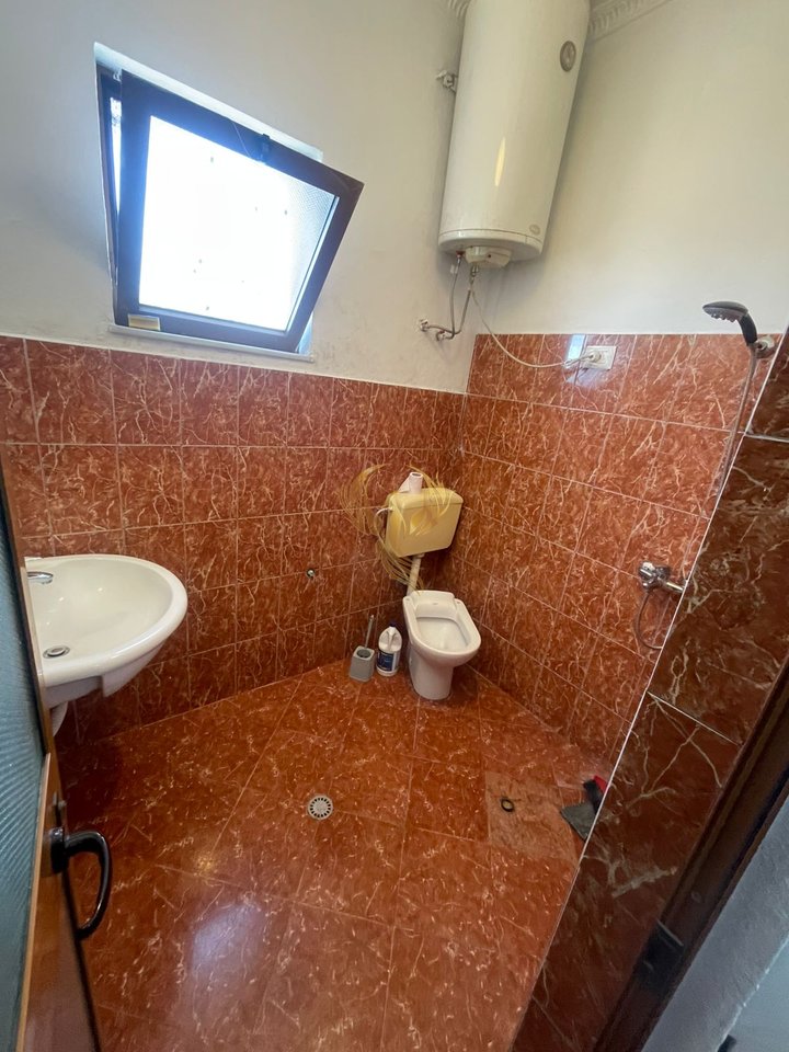 For rent 1+1 entrance in a villa near the military hospital, Lapraka