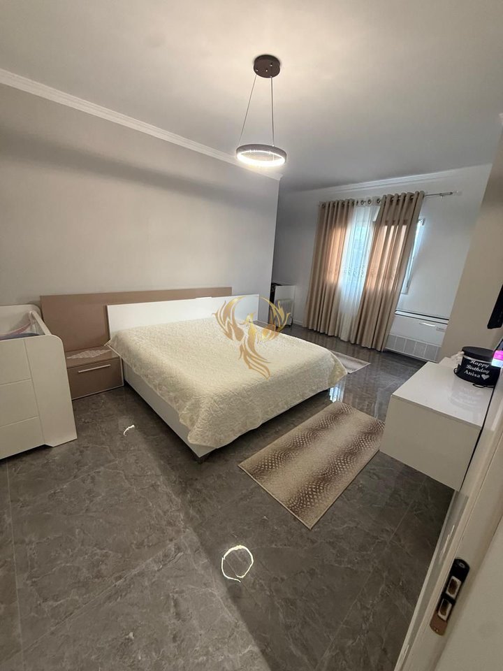 Jepet me qira Hyrje 2+1+2 ne Teg