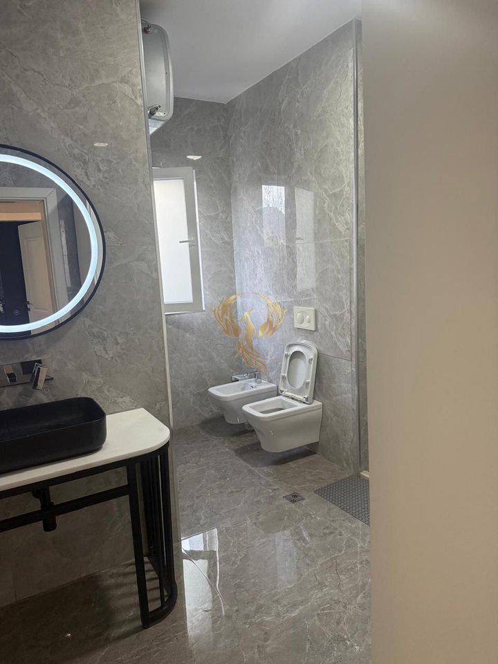 Jepet me qira Hyrje 2+1+2 ne Teg