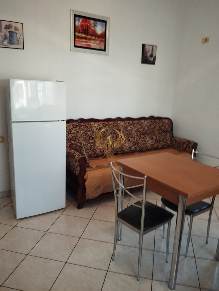 Jepet me qira Hyrje 1+1 Laprake