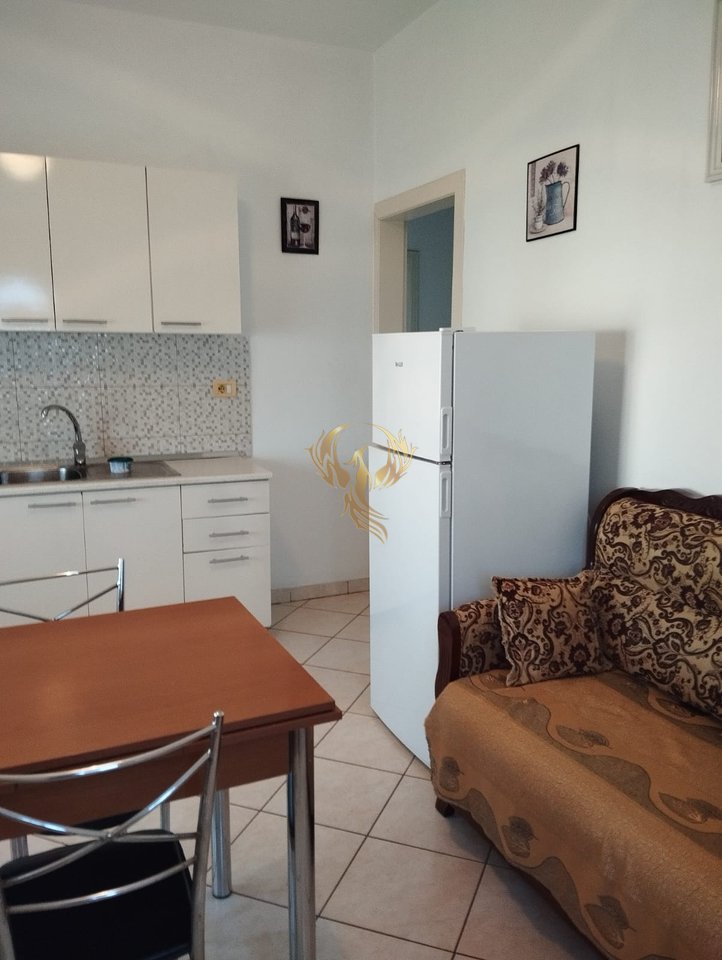 Jepet me qira Hyrje 1+1 Laprake