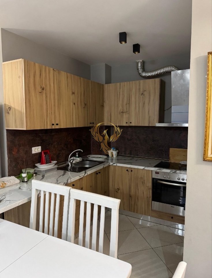 Jepet me qira Apartment 3+1 ne Kopshti Botanik