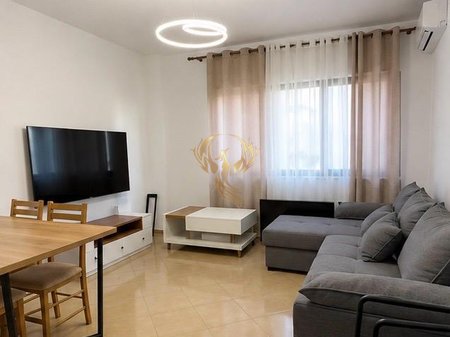 Jepet me Qera Apartament  1+1 tek  5 Maj