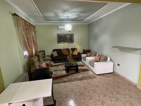 Affittasi ingresso 2+1 ad Astir