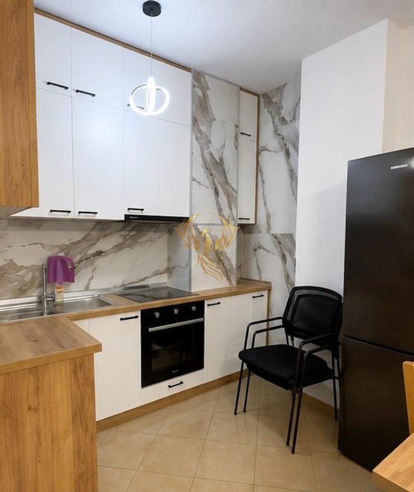 Jepet me Qera Apartament  1+1 tek  5 Maj