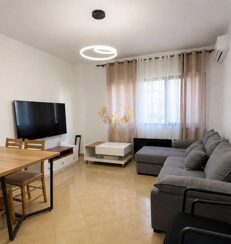 Jepet me Qera Apartament  1+1 tek  5 Maj