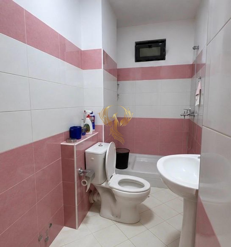 Jepet me Qera Apartament  1+1 tek  5 Maj