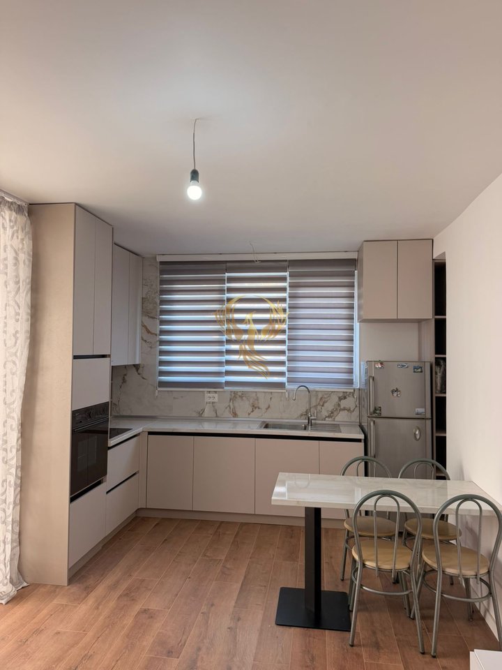 Jepet me qera apartament 1+1 tek Rruga e Kosovarëve