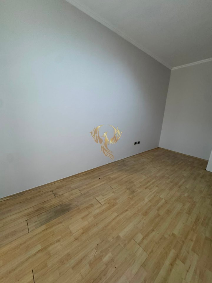 Jepet me qira Zyre tek Pallatet Agimi,ne rruge kryesore
